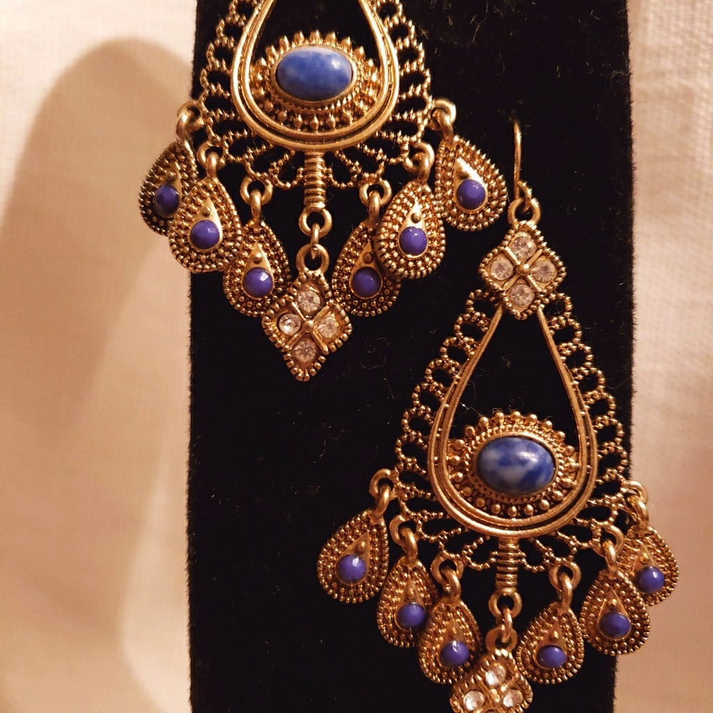 Earings - Picture 2 of 3